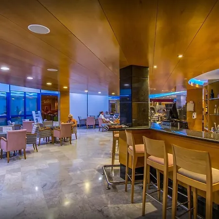 Отель Madeira Centro Бенидорм